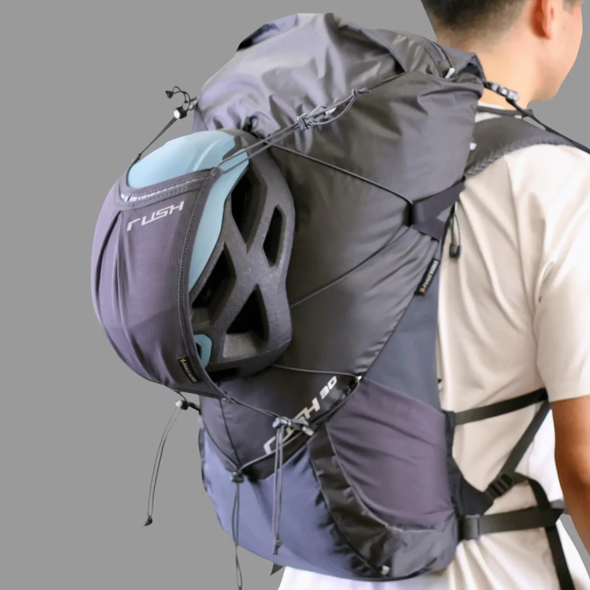 ヘルメットホルダーのおすすめ10選!ヘルメットも人も守り安全な登山に